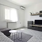 Apartman With Parking Space Valica, - 22453 *