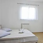Apartman With Parking Space Valica, - 22453 *