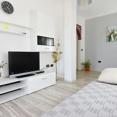 With A Parking Space Valica, - 22453 *