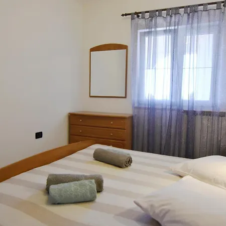 Апартаменты With A Parking Space Valica, - 22453 Умаг