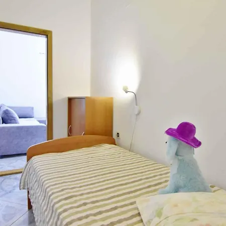 דירה With Parking Space Valica, - 22453 אומאג